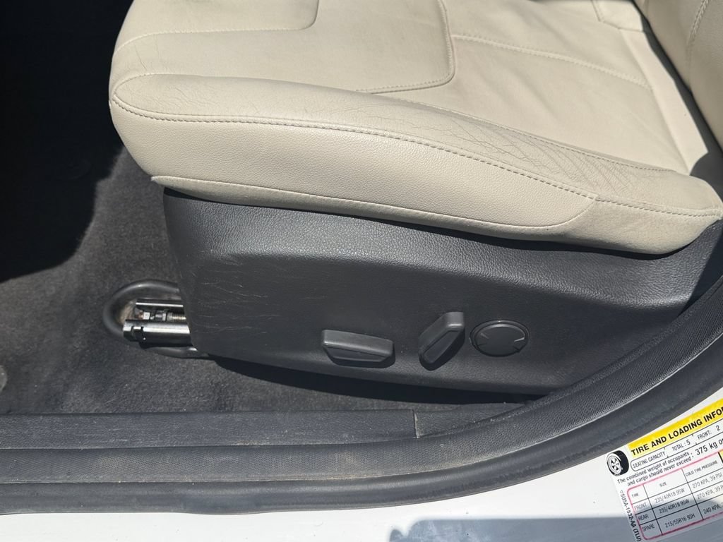 Used 2015 Ford Focus Titanium FWD image 28