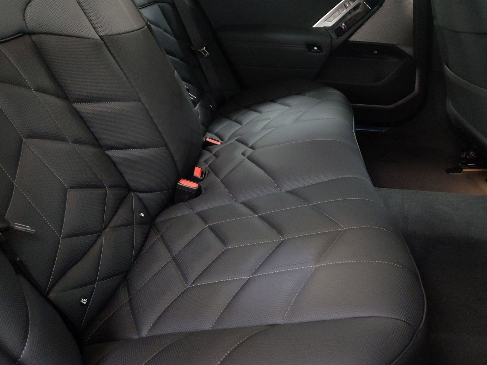 Used 2026 BMW 750e xDrive image 26