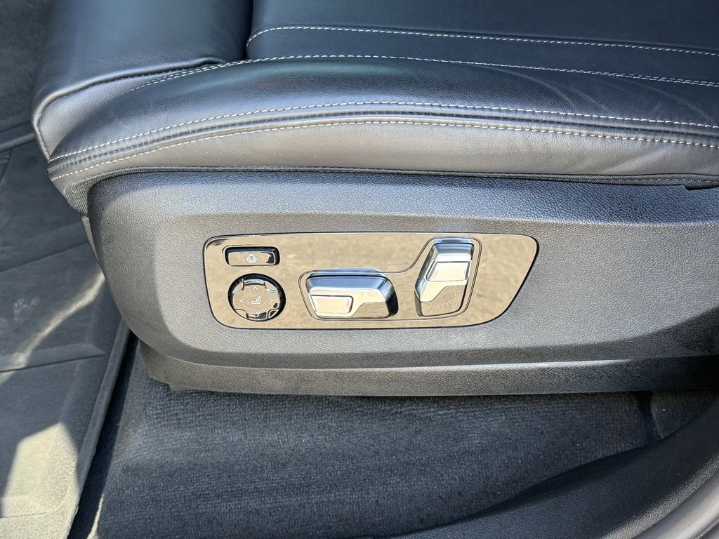 Used 2022 BMW X7 M50i image 19