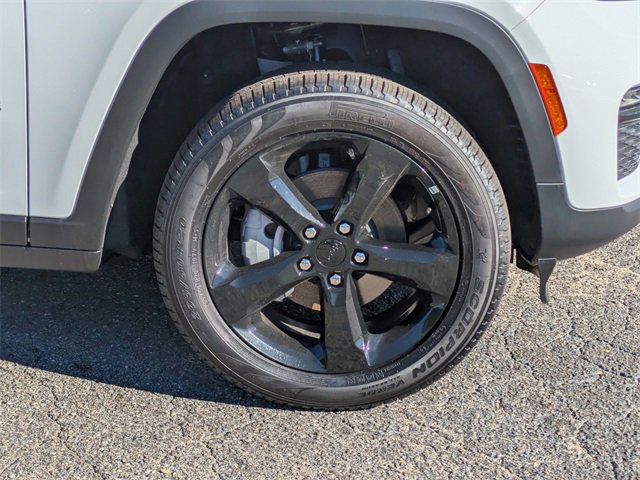 New 2025 Jeep Grand Cherokee Limited w/ Black Appearance Package image 11