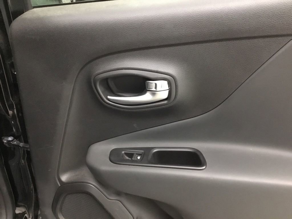 Used 2022 Jeep Renegade Latitude w/ Convenience Group image 21