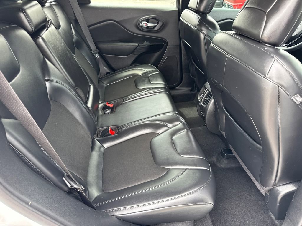Used 2020 Jeep Cherokee Latitude Plus image 16