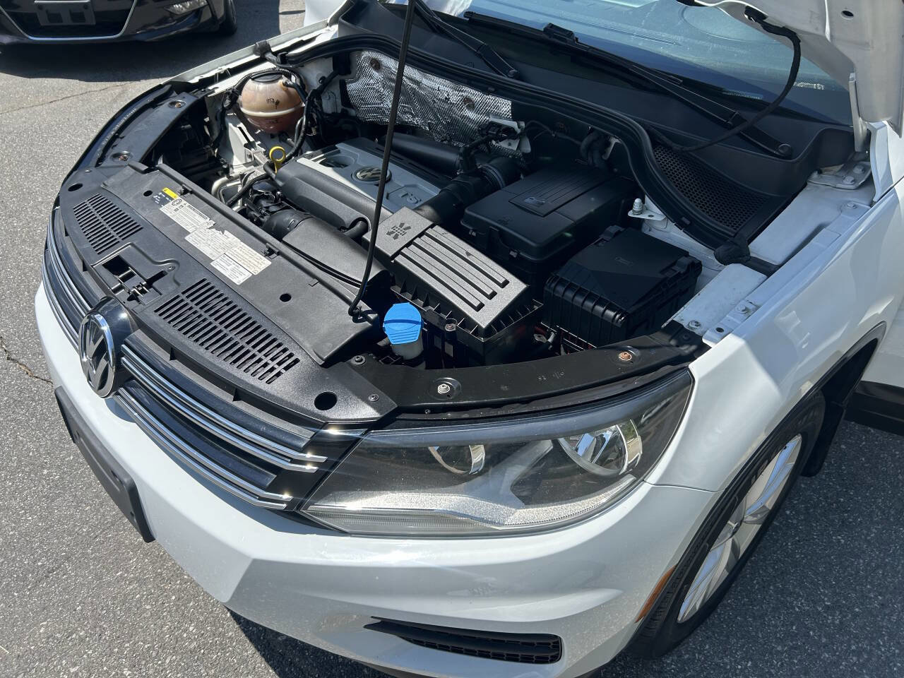 Used 2015 Volkswagen Tiguan SE image 19