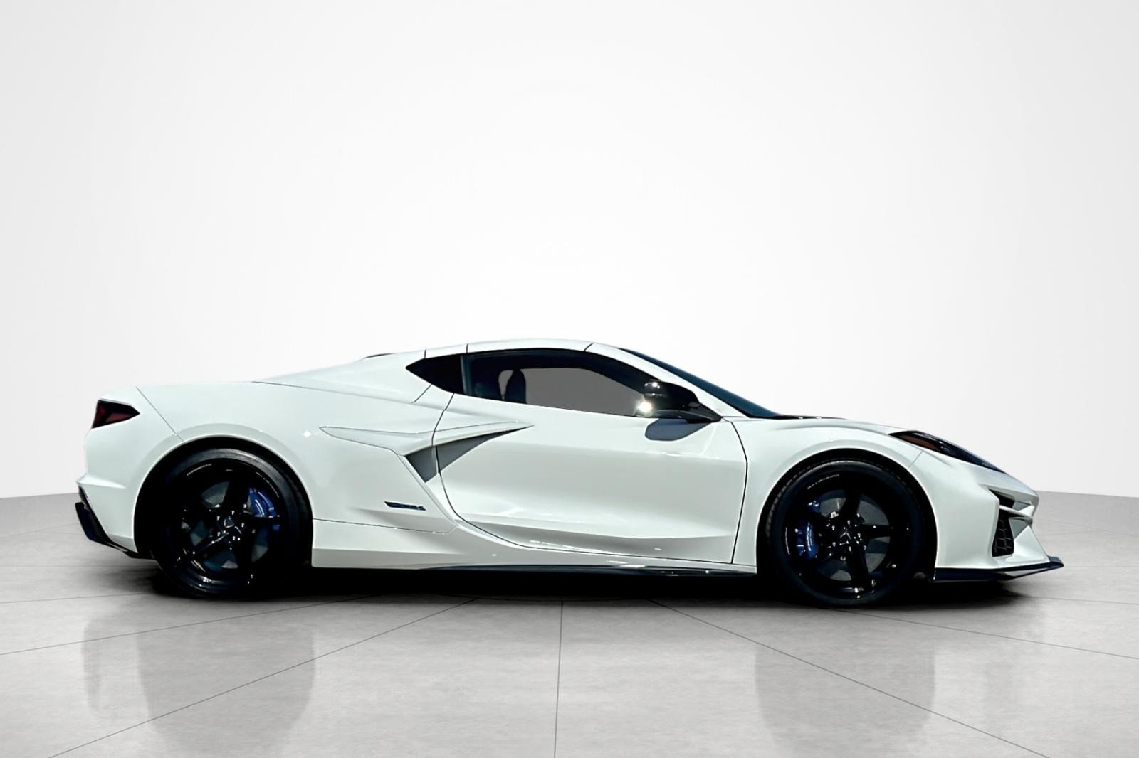 Used 2026 Chevrolet Corvette E-Ray w/ Stealth Interior Trim Package AWD/4WD image 6