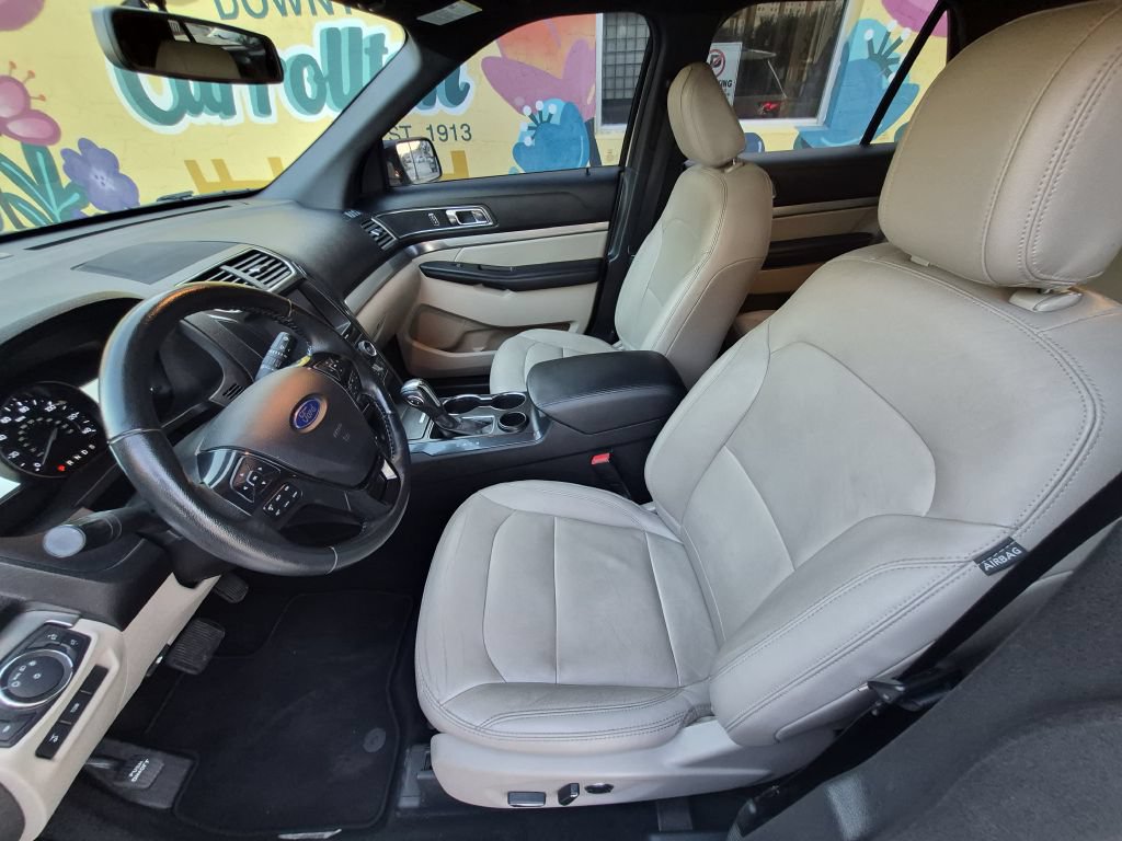Used 2018 Ford Explorer XLT w/ Equipment Group 202A FWD image 13