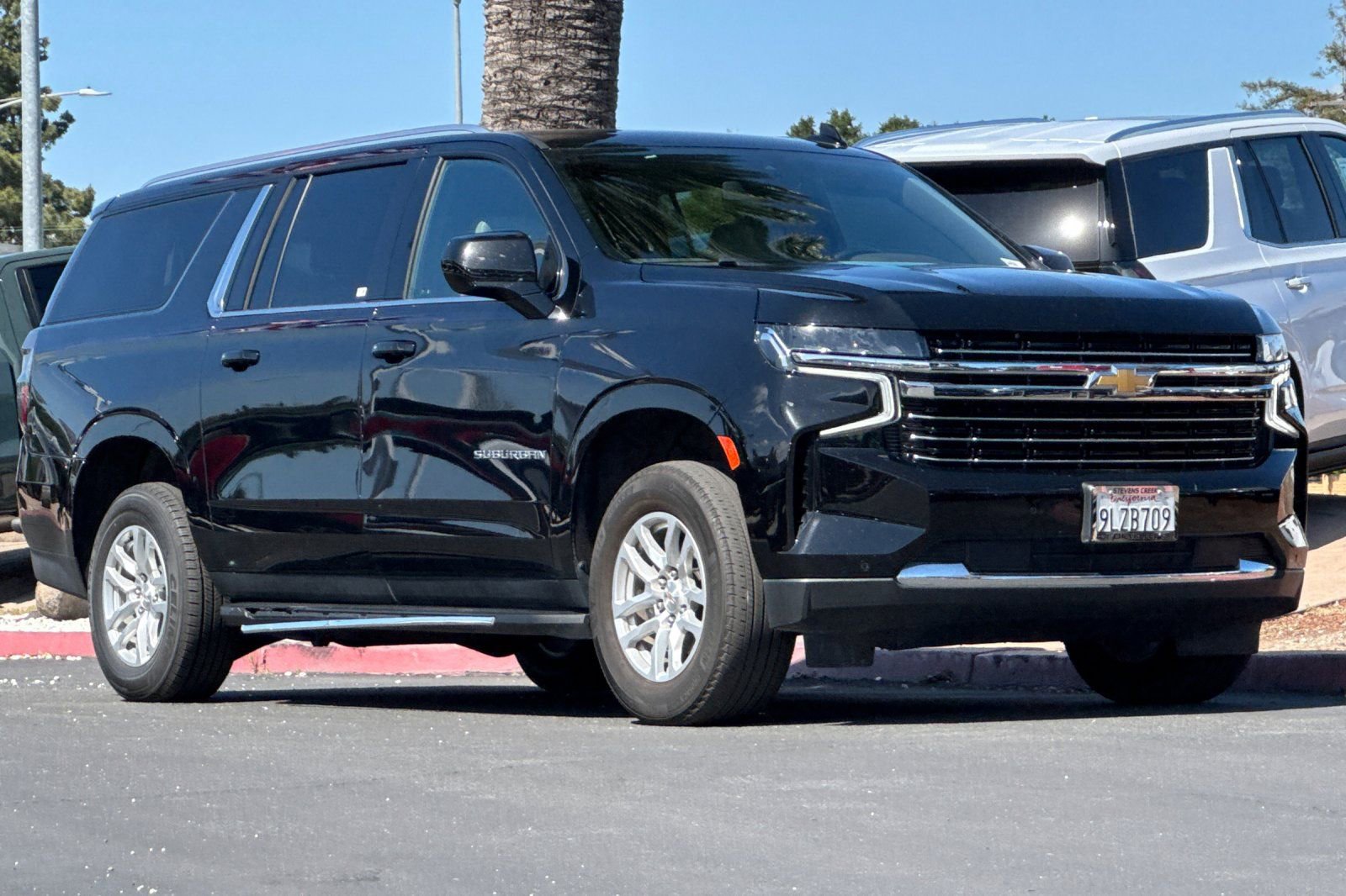 Used 2024 Chevrolet Suburban LT image 2