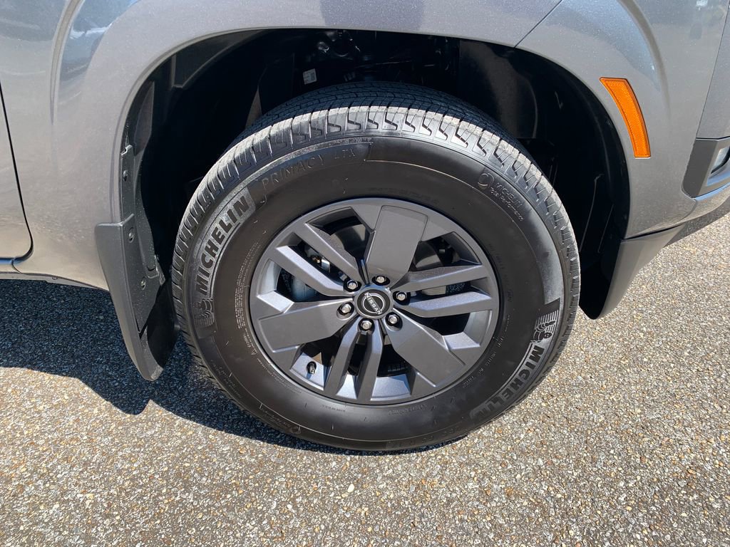 Used 2025 Nissan Frontier SV w/ SV Convenience Package RWD image 9