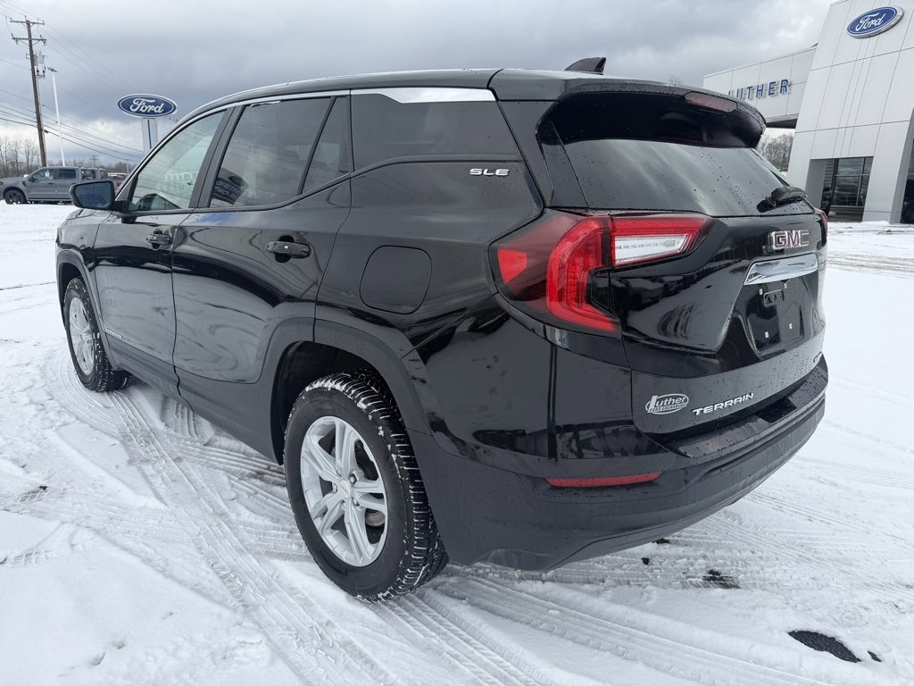 Used 2024 GMC Terrain SLE image 2