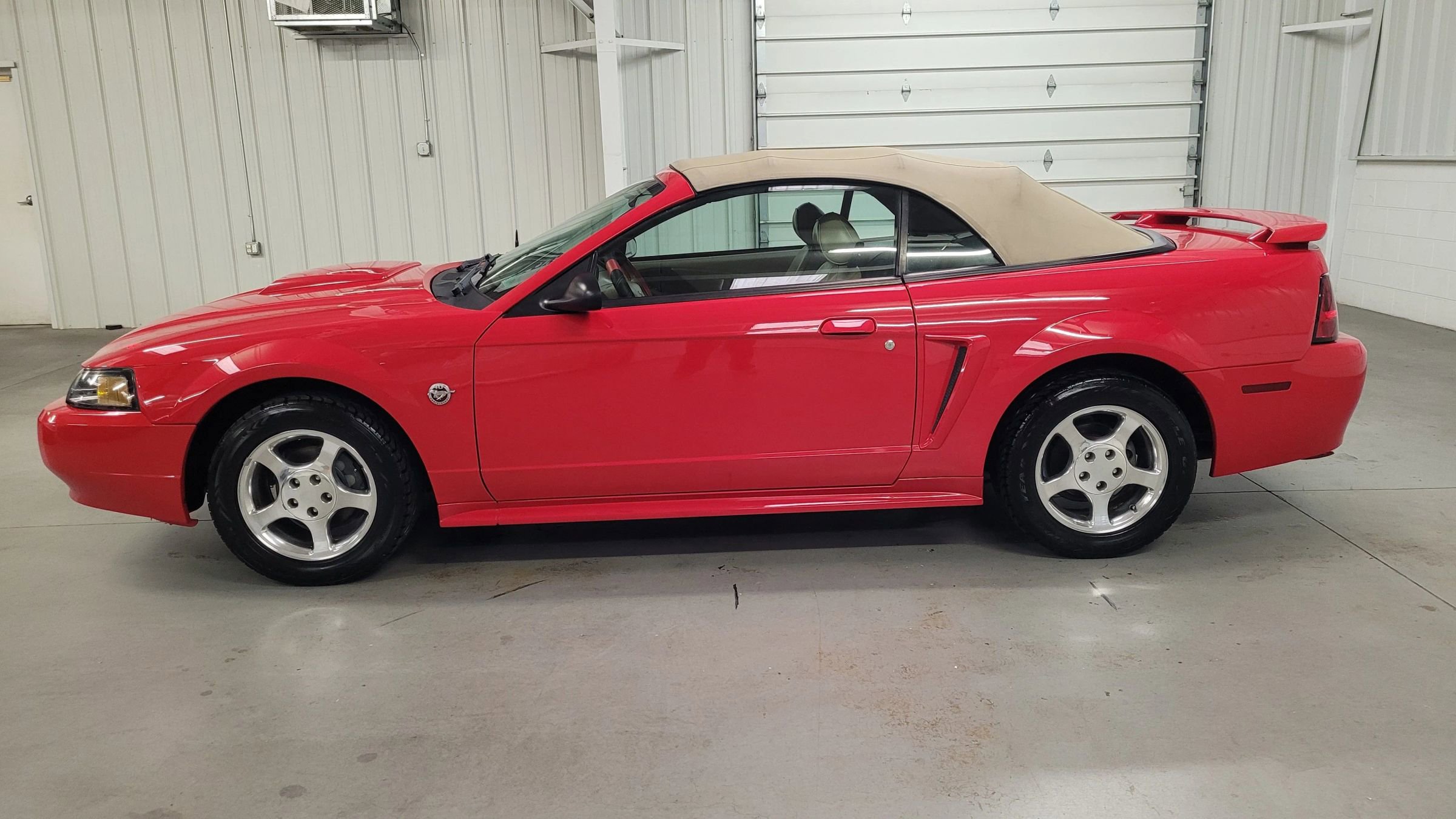 Used 2004 Ford Mustang Deluxe Convertible 2D image 15
