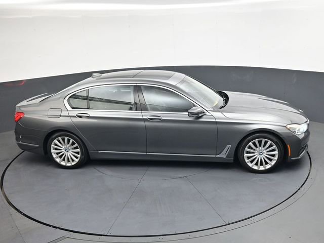 Used 2016 BMW 740i image 27