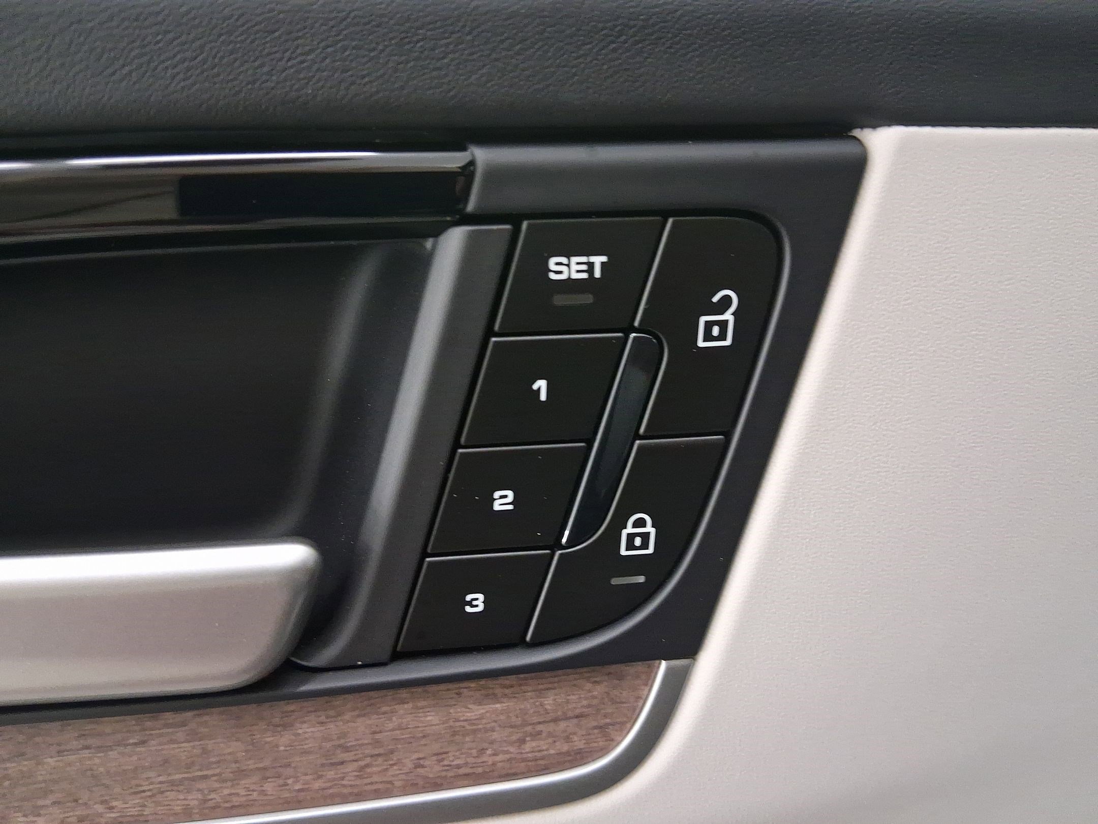 Used 2026 Porsche Cayenne E-Hybrid image 12