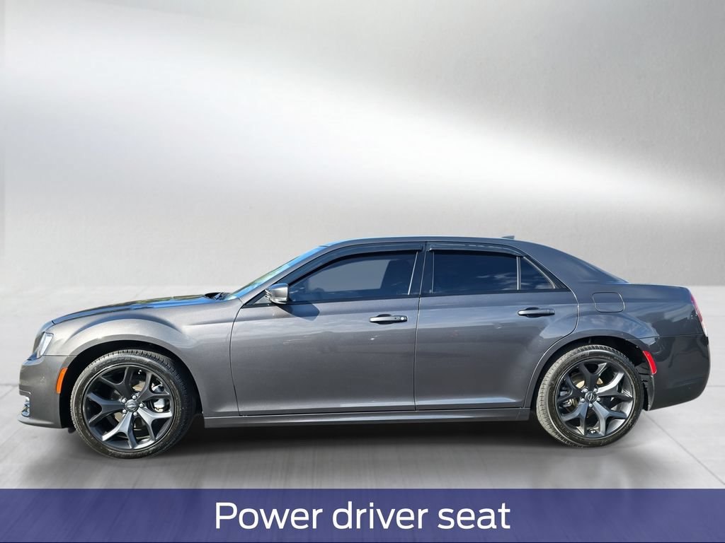 Used 2022 Chrysler 300 Touring L RWD image 3