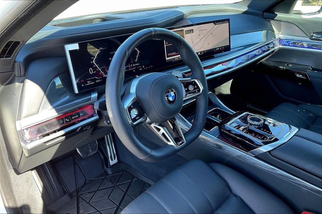 Used 2025 BMW 760i xDrive w/ Premium Package image 17