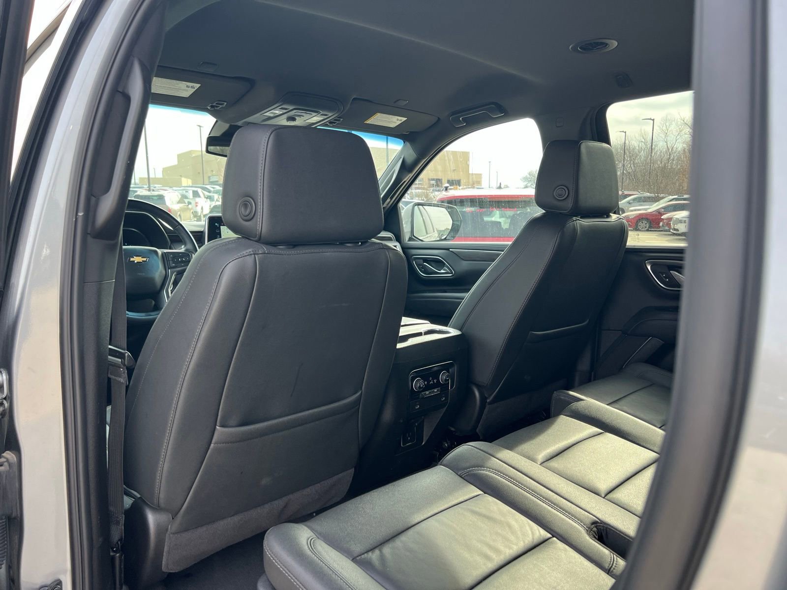 Used 2024 Chevrolet Suburban LT image 18