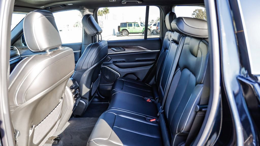 New 2026 Jeep Grand Cherokee Limited w/ Limited Altitude Package RWD image 23