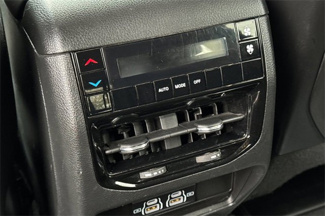 Used 2023 Jeep Grand Cherokee L Laredo image 45