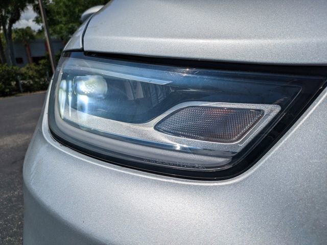 Used 2023 Chrysler Pacifica Touring-L FWD image 12