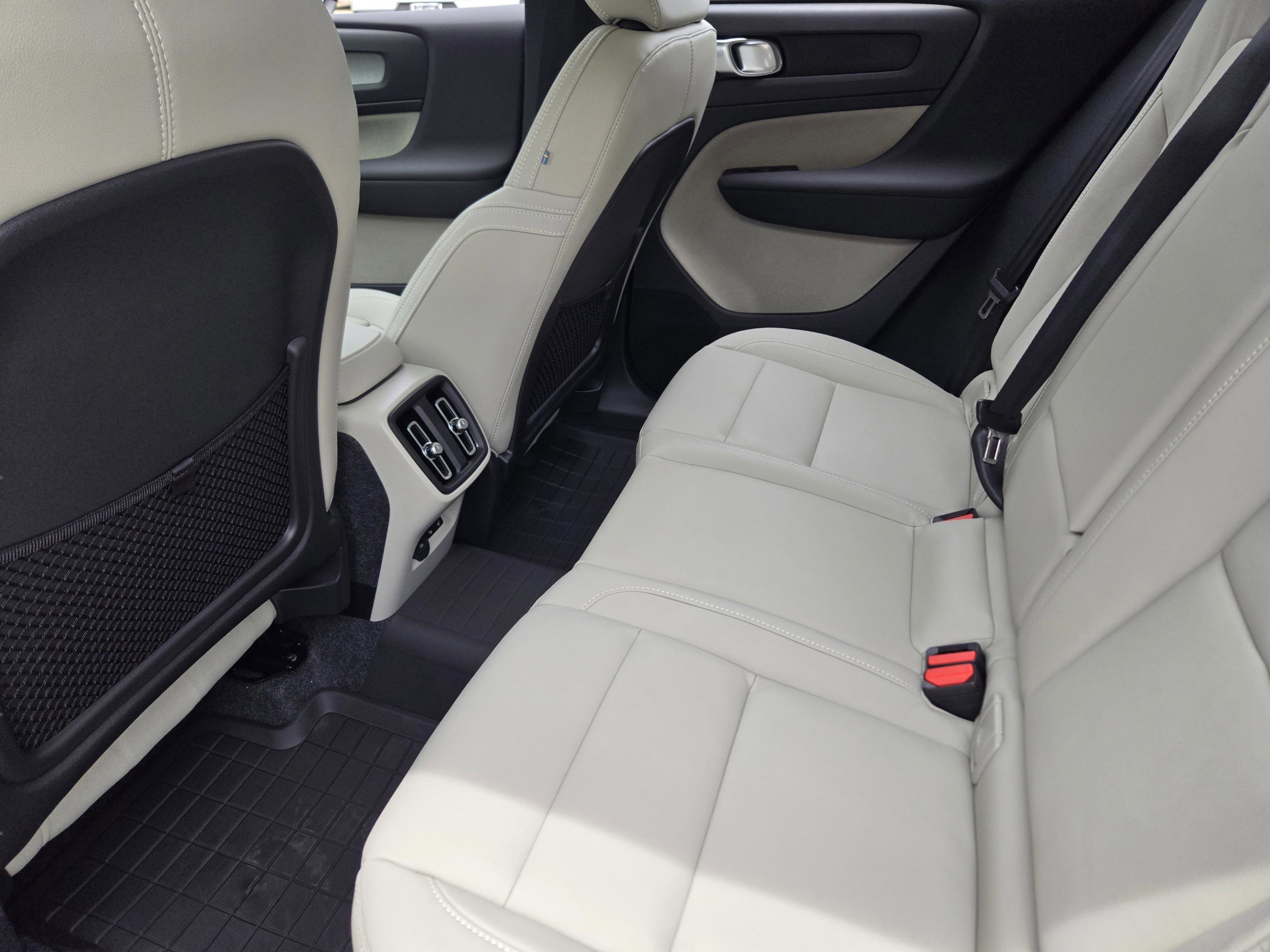 New 2026 Volvo XC40 B5 Plus w/ Protection Package Premier AWD/4WD image 25