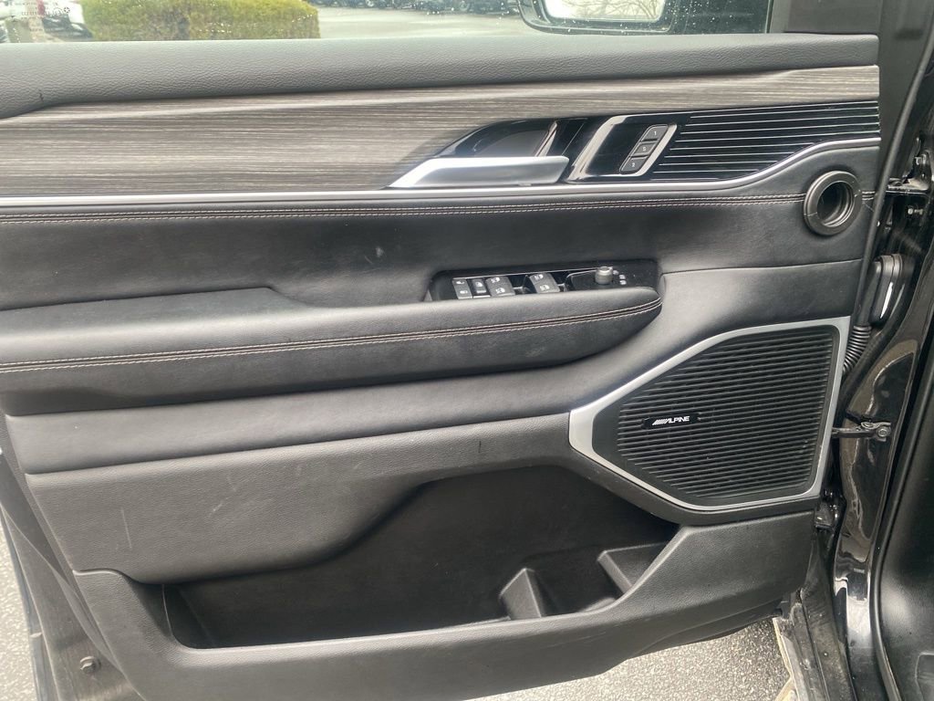 Used 2024 Jeep Wagoneer L Series II w/ Flexible Seating Group image 10