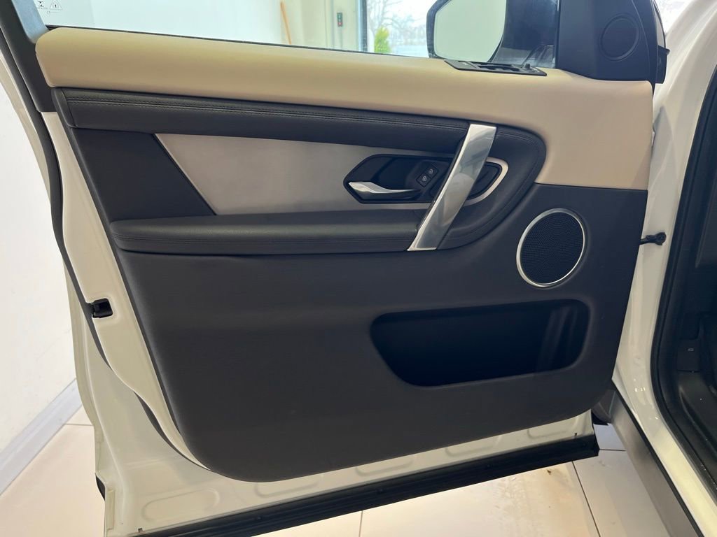 Used 2021 Land Rover Discovery Sport S image 17