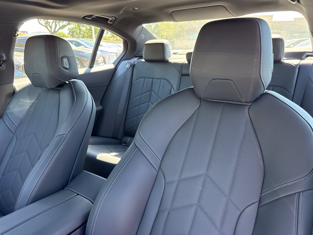 Used 2026 BMW 530i w/ M Sport Package RWD image 54