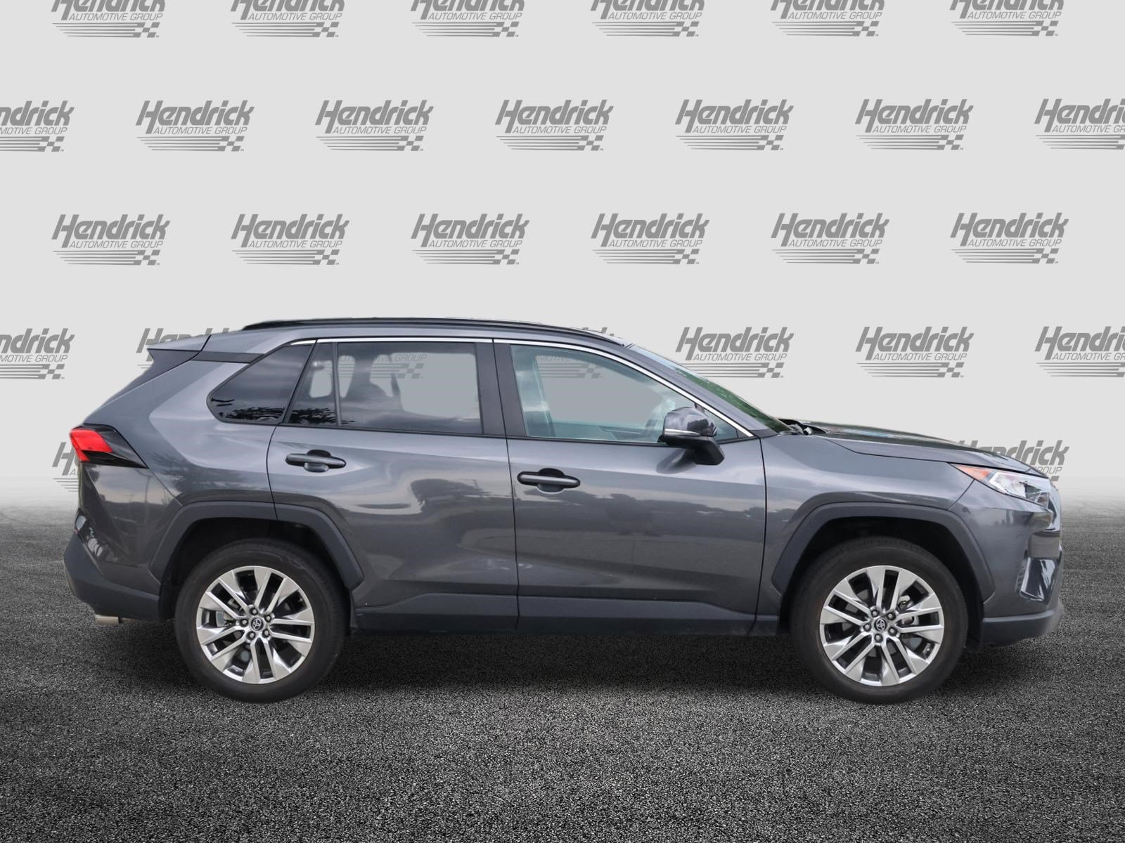 Used 2019 Toyota RAV4 XLE Premium FWD image 10