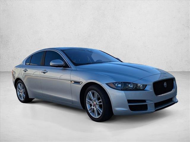 Used 2017 Jaguar XE Premium image 3