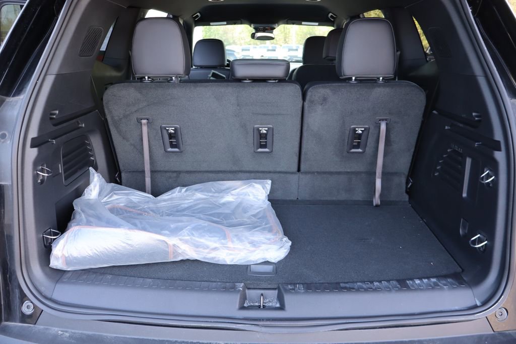 Used 2025 GMC Acadia AT4 w/ LPO, Floor Liner Package AWD/4WD image 24