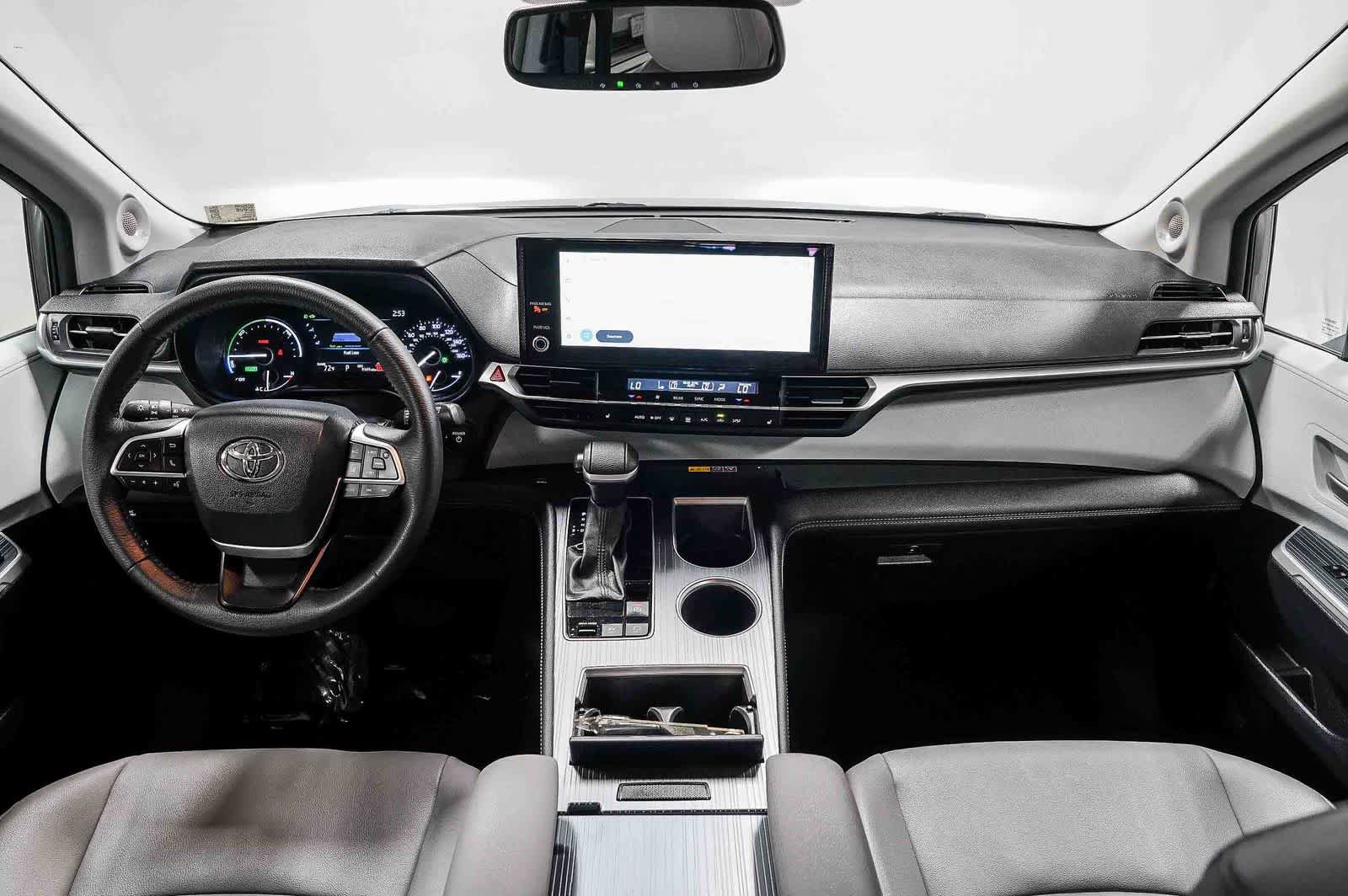 Certified 2026 Toyota Sienna XLE FWD image 12