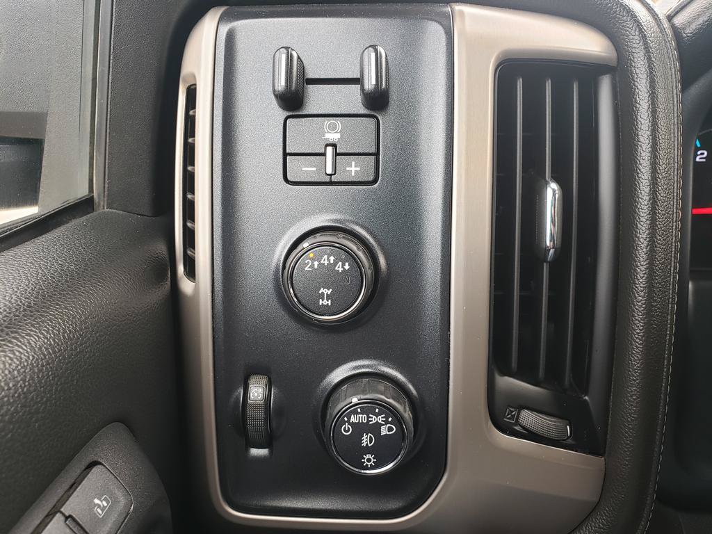 Used 2018 GMC Sierra 2500 Denali w/ Duramax Plus Package AWD/4WD image 21