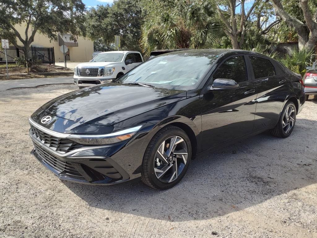 Used 2025 Hyundai Elantra Sport video 3