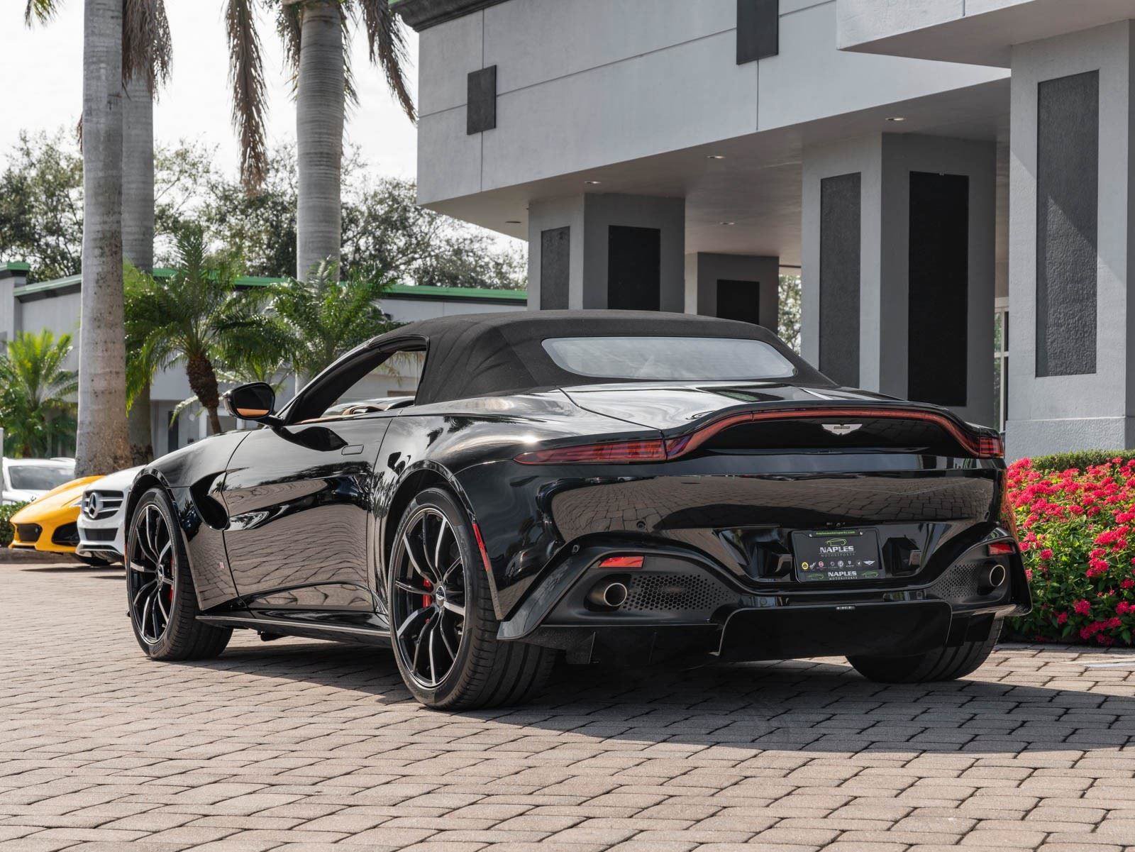 Used 2021 Aston Martin V8 Vantage Roadster RWD image 40
