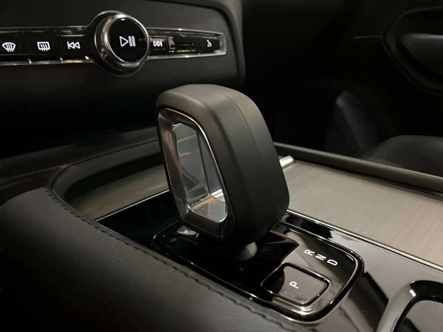 Used 2025 Volvo XC90 B5 Core AWD/4WD image 33