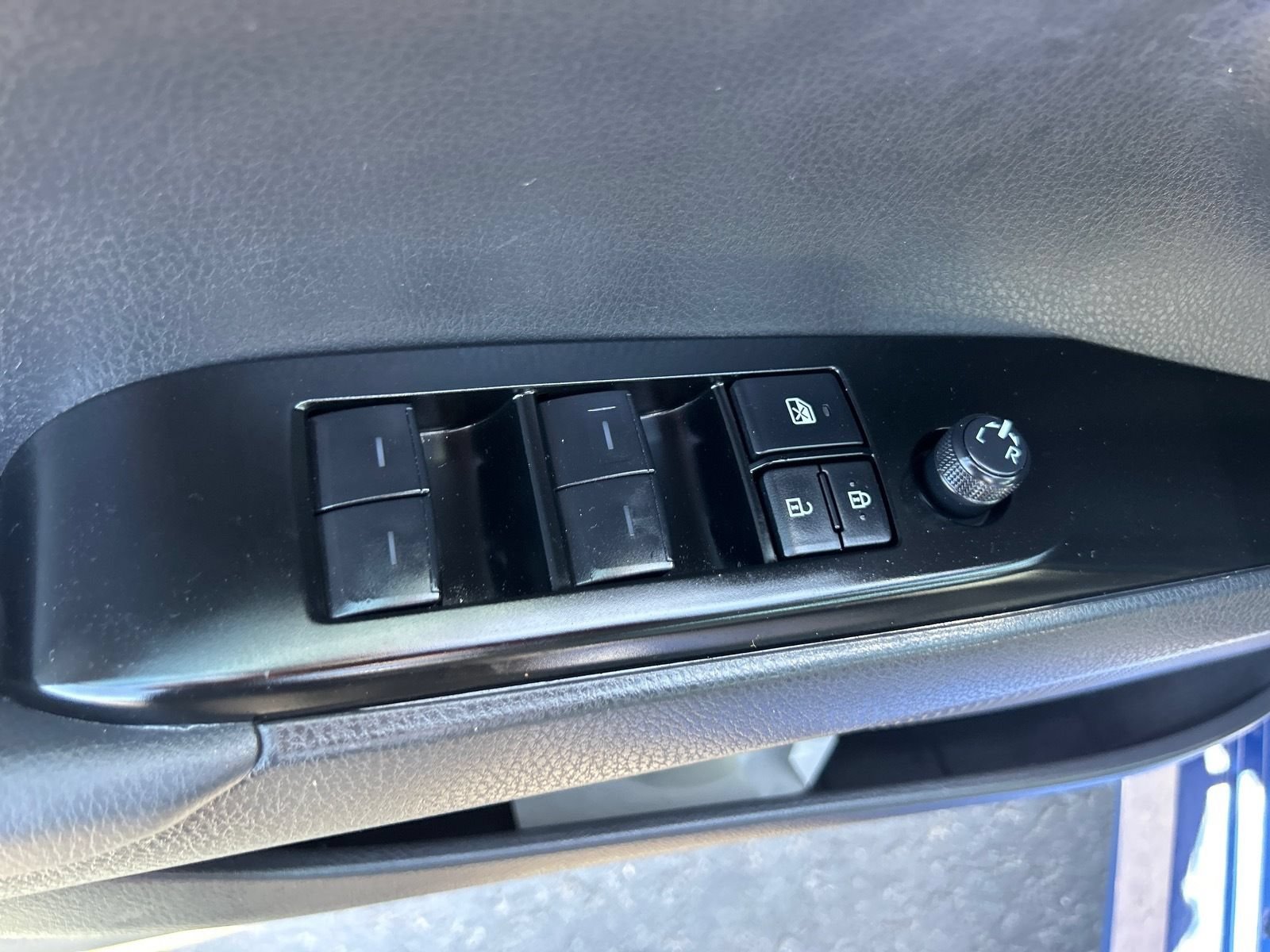 Used 2025 Toyota Camry LE w/ Convenience Package FWD image 22
