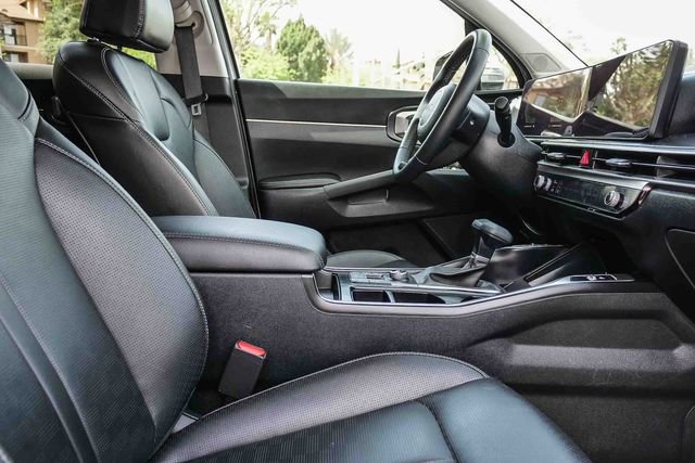 Certified 2025 Kia Sorento S w/ Panoramic Sunroof Package image 17