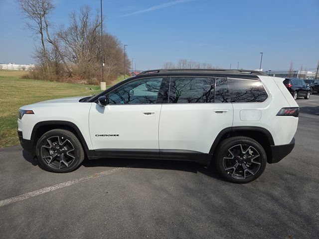 Used 2026 Jeep Cherokee Overland w/ Advanced Pro Tech Group AWD/4WD image 5