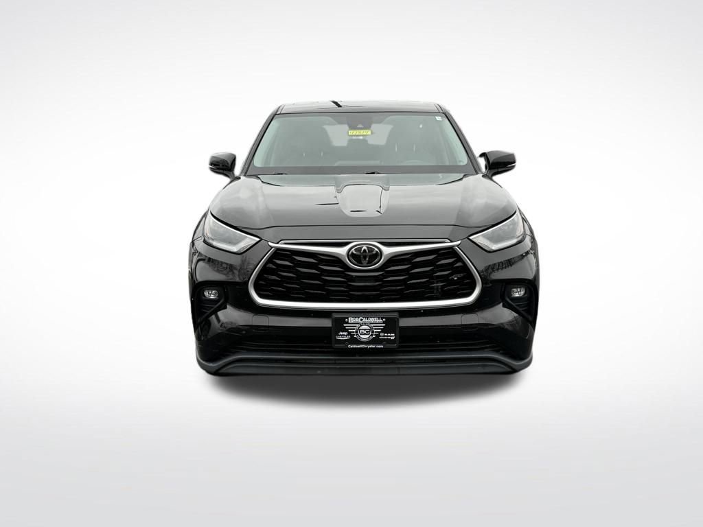 Used 2021 Toyota Highlander LE video 2