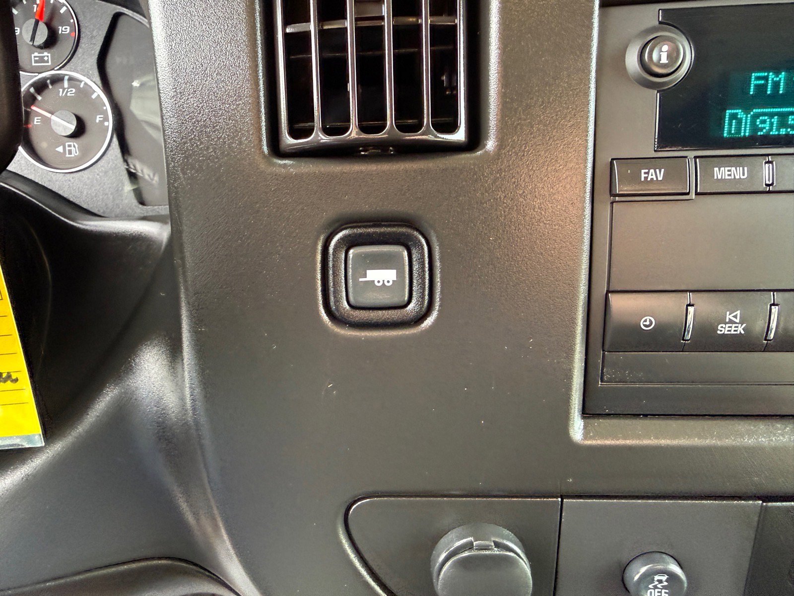 Used 2023 GMC Savana 2500 image 23