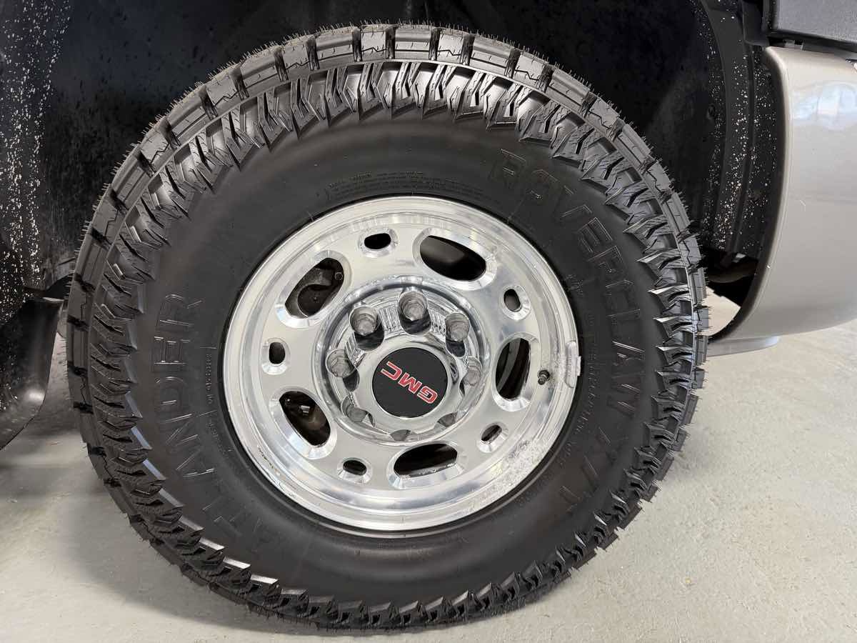 Used 2006 GMC Sierra 2500 SLT w/ Heavy-Duty Power Package image 2