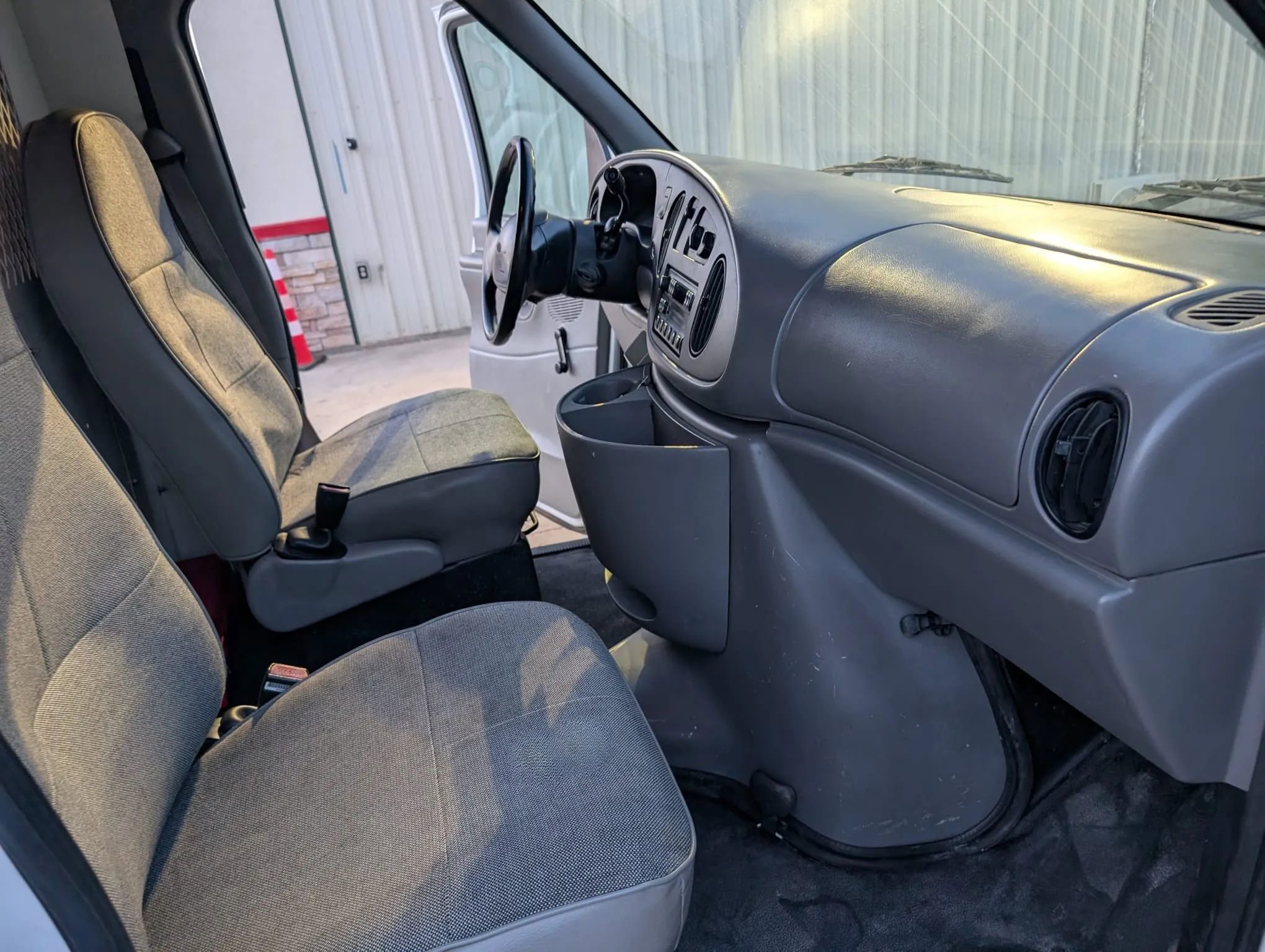 Used 1997 Ford E-250 and Econoline 250 Heavy-Duty image 18