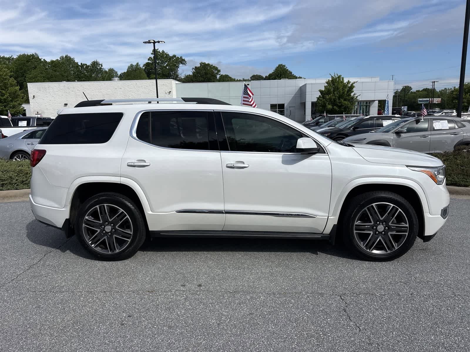 Used 2018 GMC Acadia Denali w/ Technology Package AWD/4WD image 5