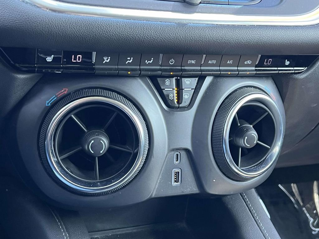 Used 2019 Chevrolet Blazer LT FWD image 19