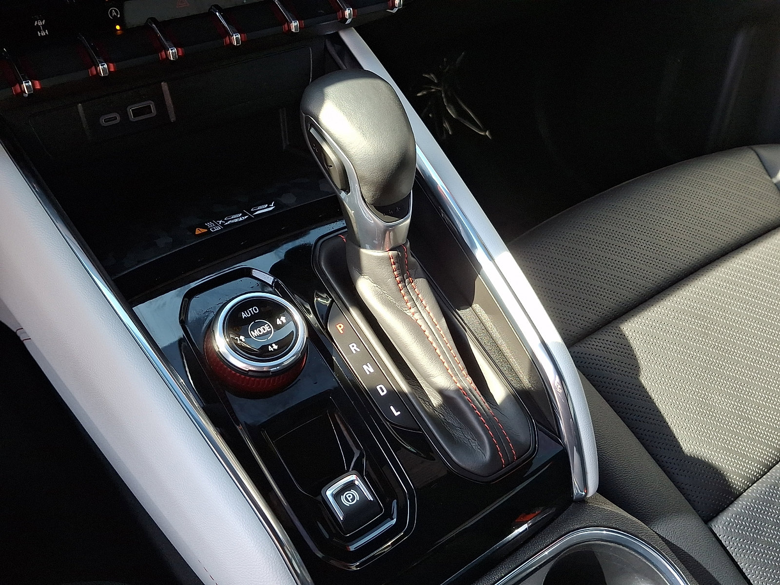 Used 2024 GMC Canyon AT4X AWD/4WD image 14