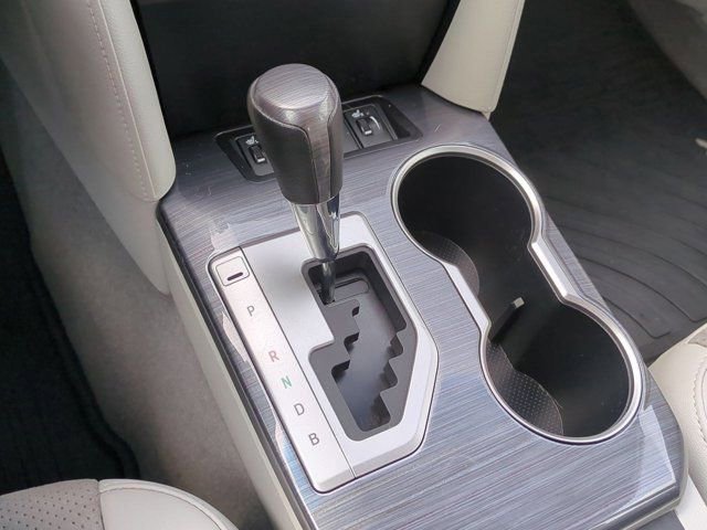 Used 2014 Toyota Camry XLE w/ Leather Package FWD image 16