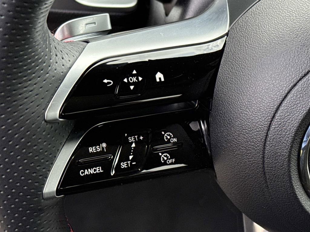 Used 2025 Mercedes-Benz GLB 250 image 23