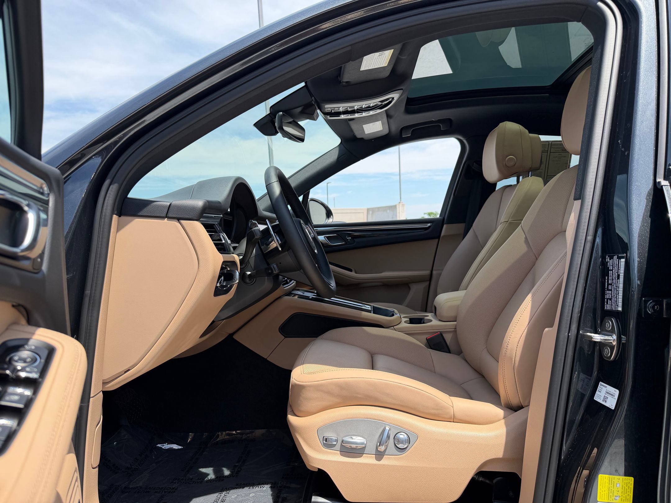 Used 2026 Porsche Macan AWD/4WD image 21