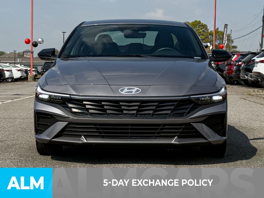 Used 2025 Hyundai Elantra Sport FWD image 3