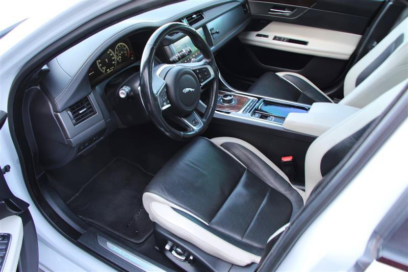 Used 2018 Jaguar XF S AWD/4WD image 21