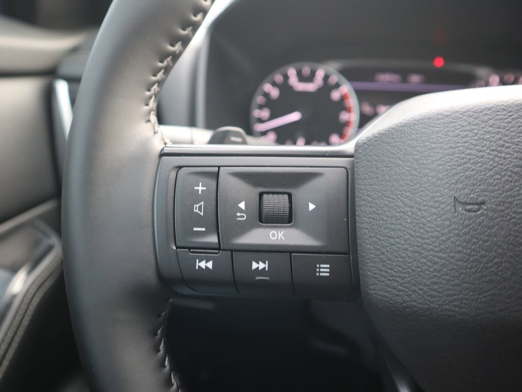 Used 2025 Nissan Rogue SV image 20