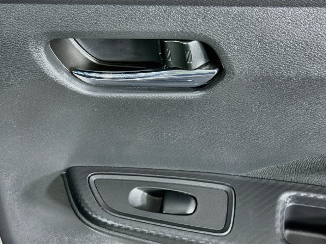 Used 2022 Nissan Versa SV FWD image 23